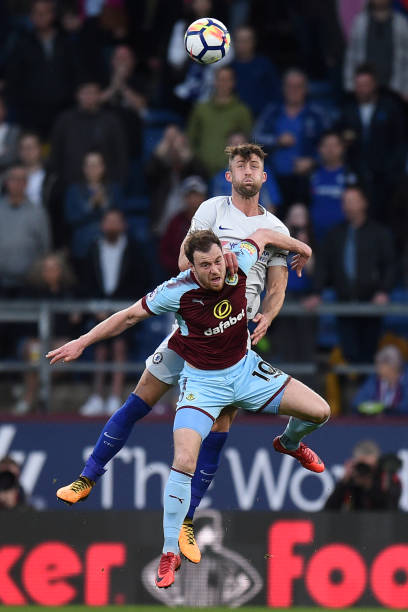 他不得不返 他不得不返